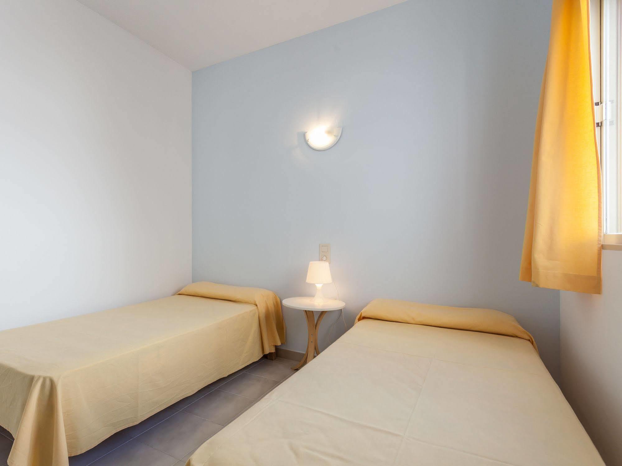Apartamentos Lago Colonia de Sant Jordi ภายนอก รูปภาพ